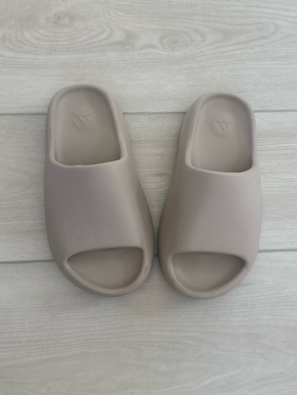 Yeezy Slides - Picture 4 of 4